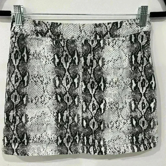 Snake skin skirt - Picture 4 of 4